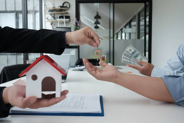 Передача денег при покупке квартиры за наличные: процесс совершения сделки